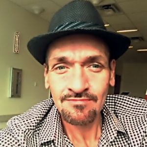 Meet your Posher, Enrique